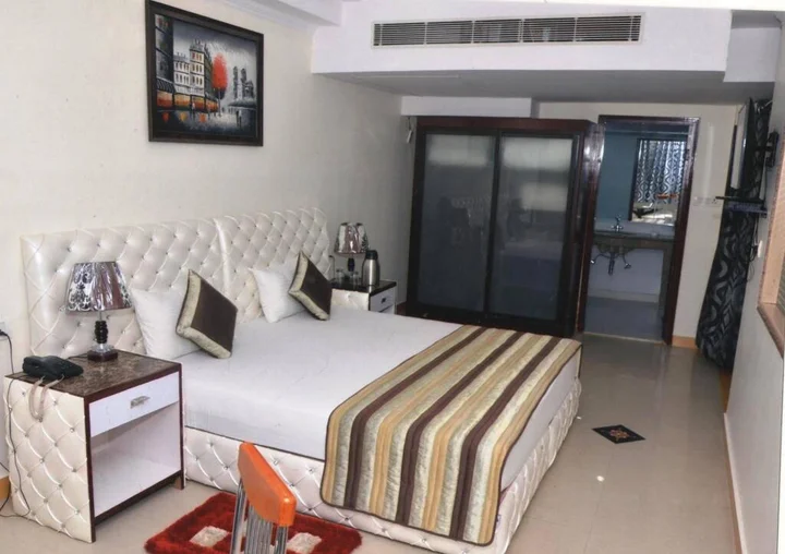 Фаридабад: Delite Sarovar Portico Faridabad