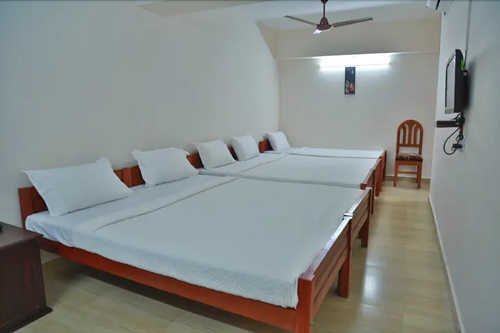 Гуруваюр: Hare krishna inn