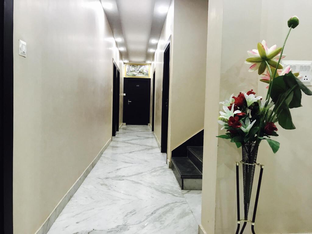 Агра: Hotel Aaradhya Residency