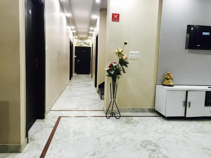 Агра: Hotel Aaradhya Residency