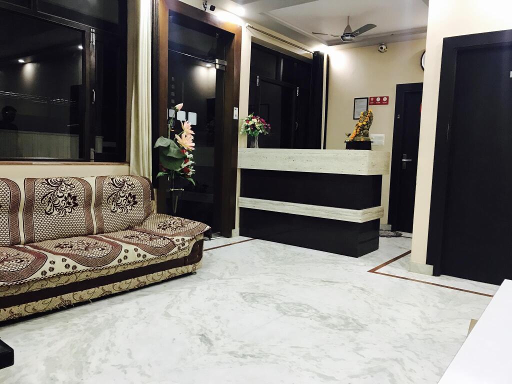Агра: Hotel Aaradhya Residency