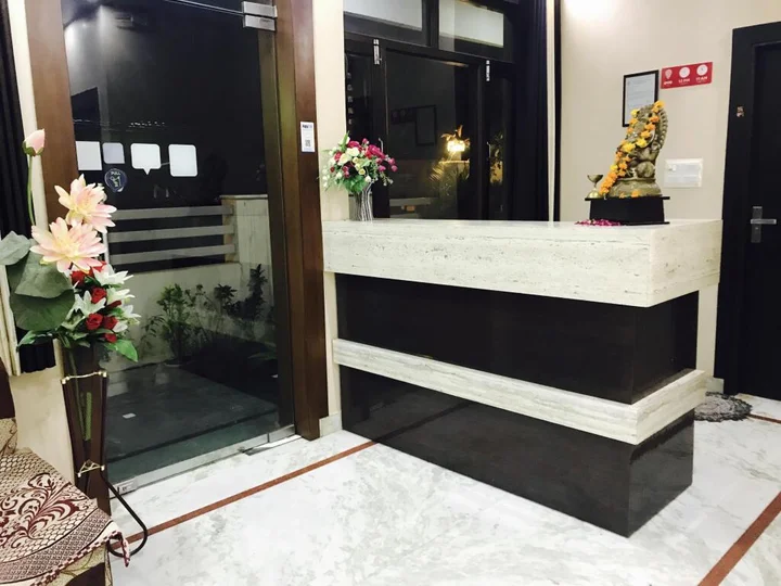 Агра: Hotel Aaradhya Residency