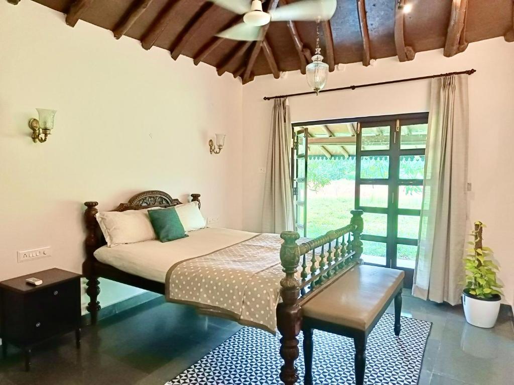 Хандала: SaffronStays Mango Huts