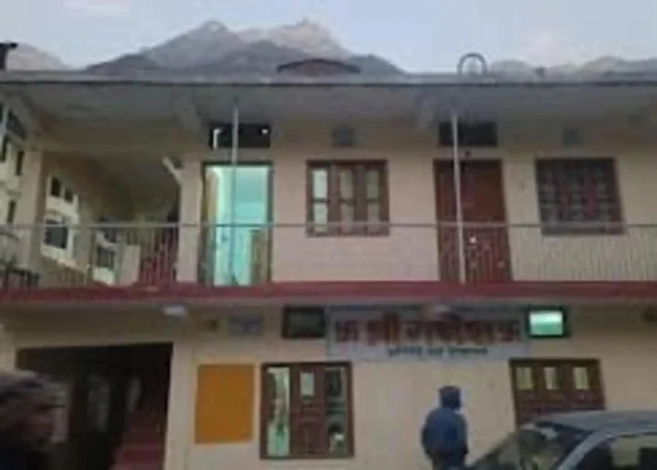 Аули: Narayan Palace Hotel
