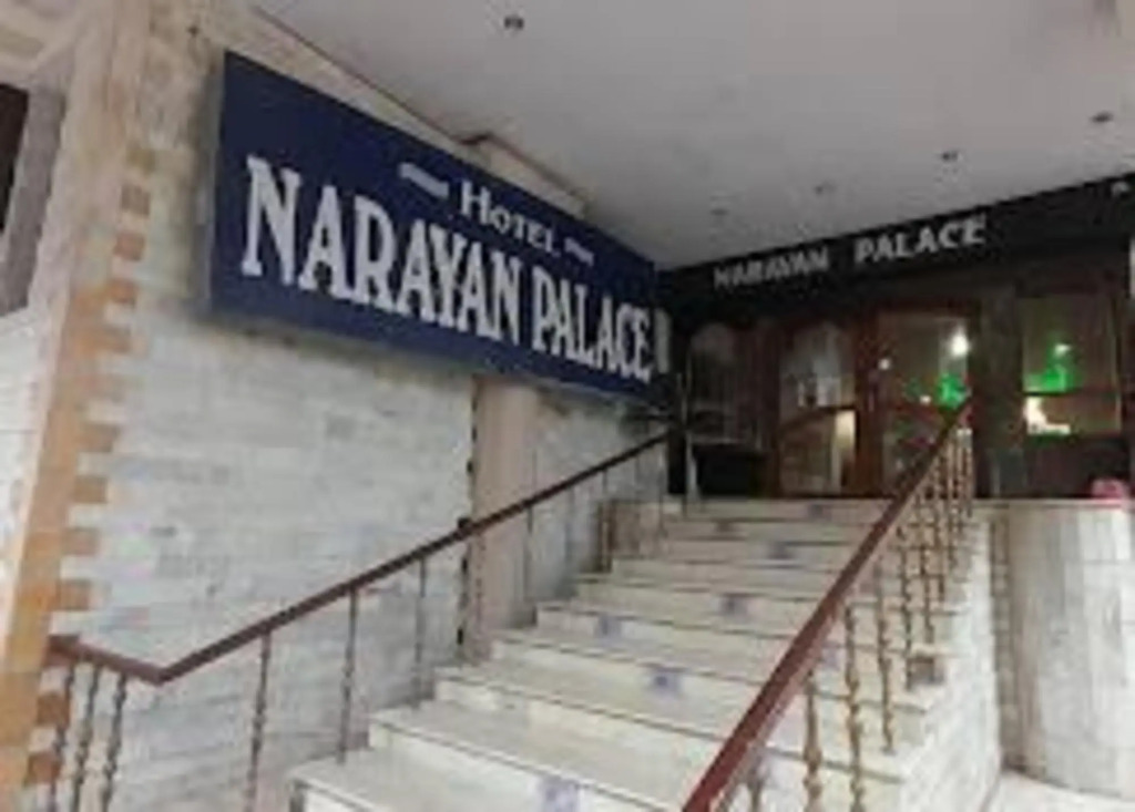 Аули: Narayan Palace Hotel