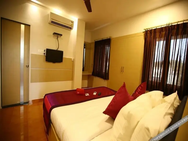 Ченнаи: Hotel Poigai