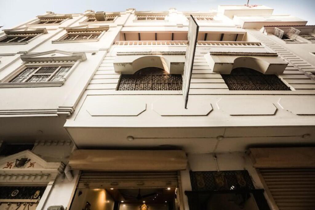 carousel image 0