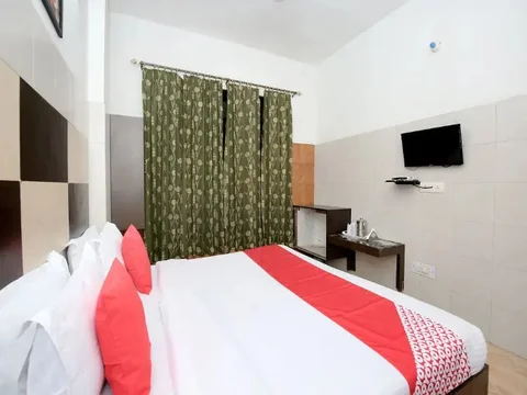 Амритсар: The Red Hotel