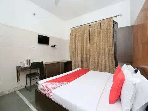 Амритсар: The Red Hotel