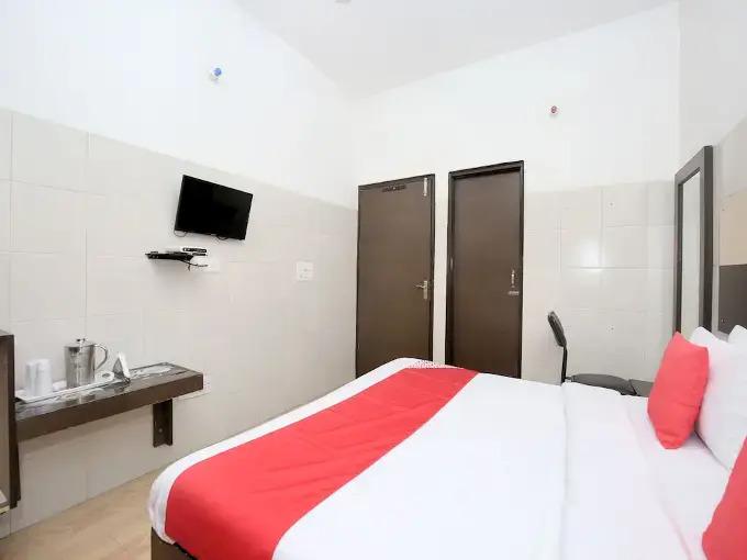 Амритсар: The Red Hotel