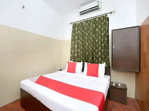 Амритсар: The Red Hotel