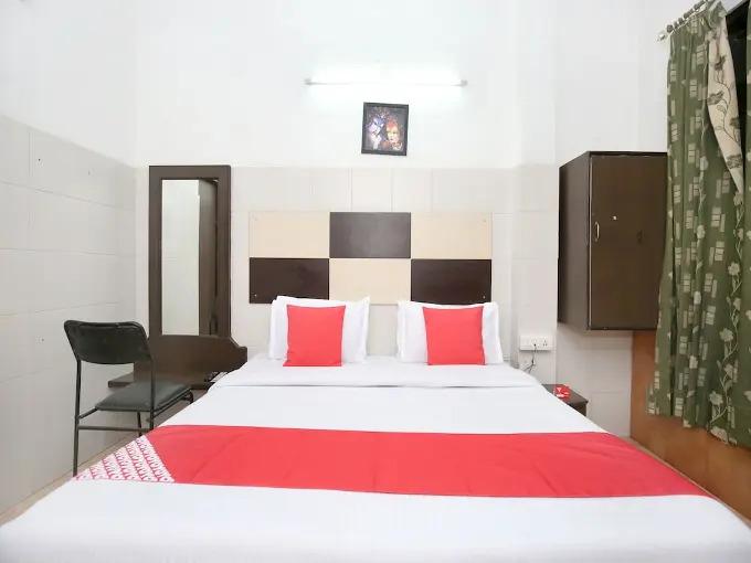Амритсар: The Red Hotel