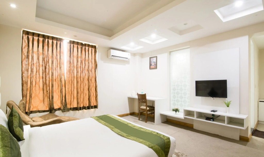 Нойда: Treebo Trend House Inn