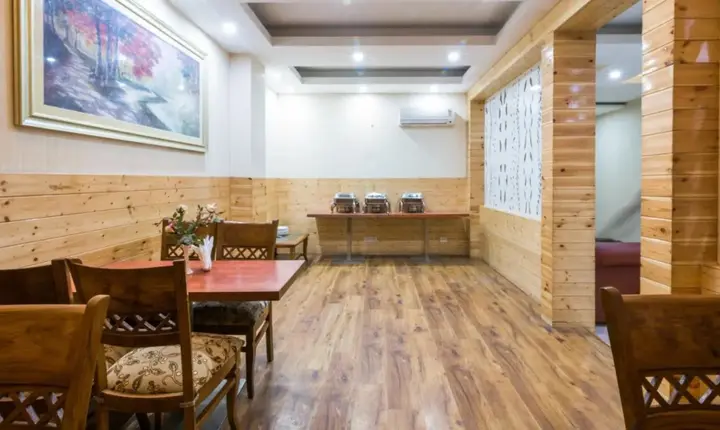 Нойда: Treebo Trend House Inn