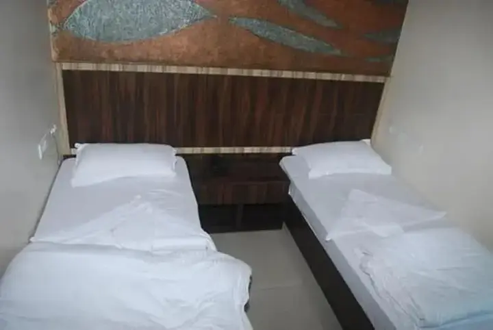 Тхане: Hotel Shambuji