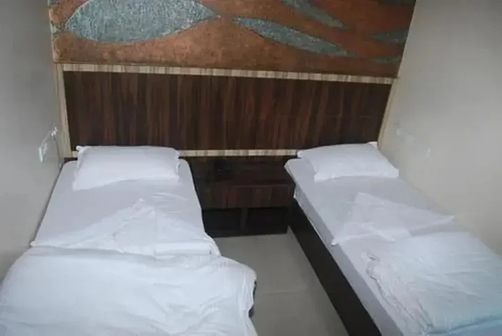 Тхане: Hotel Shambuji