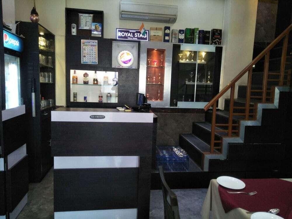 Тхане: Hotel Shambuji