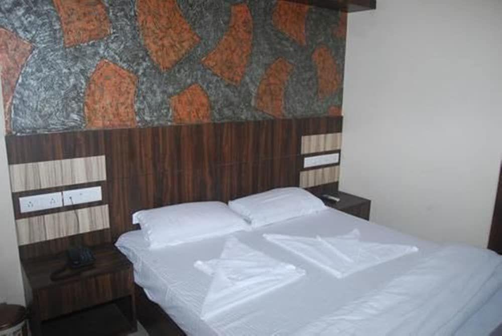 Тхане: Hotel Shambuji