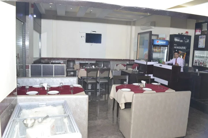 Тхане: Hotel Shambuji