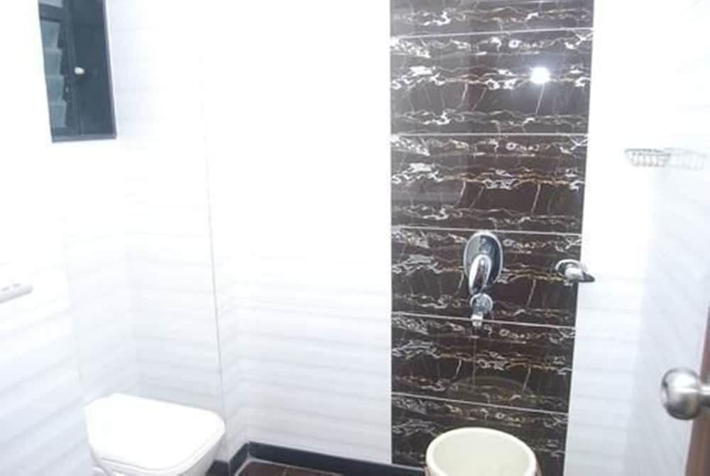 Тхане: Hotel Shambuji
