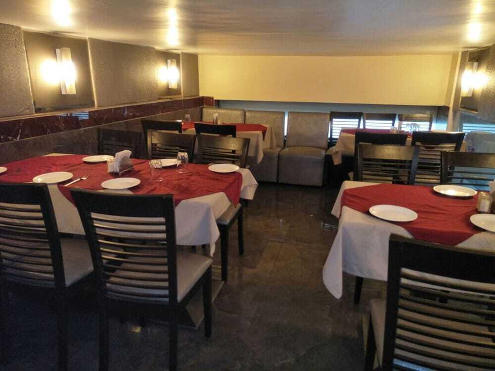 Тхане: Hotel Shambuji