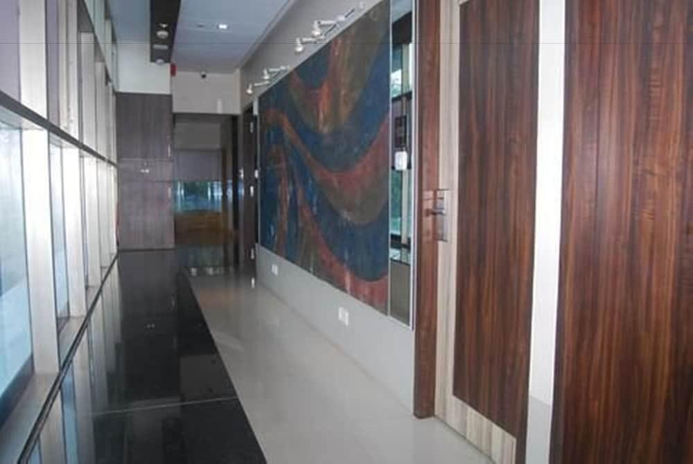 Тхане: Hotel Shambuji
