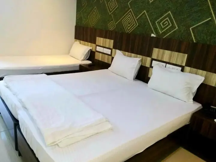 Тхане: Hotel Shambuji