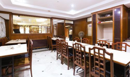 Бангалор: Hotel Adarsh Inn