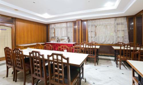 Бангалор: Hotel Adarsh Inn