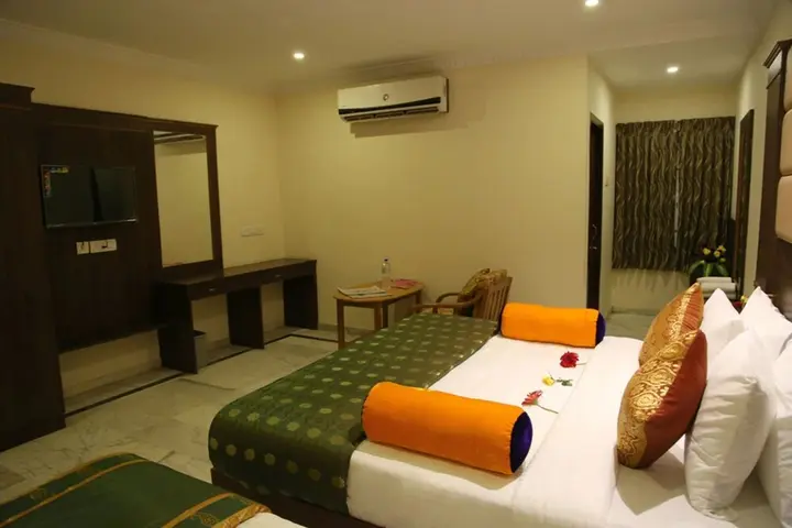 Пунди: Poppys S.E.T Residency Kumbakonam.
