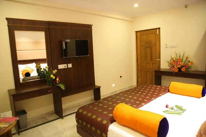 Пунди: Poppys S.E.T Residency Kumbakonam.