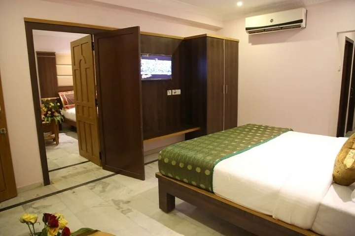 Пунди: Poppys S.E.T Residency Kumbakonam.