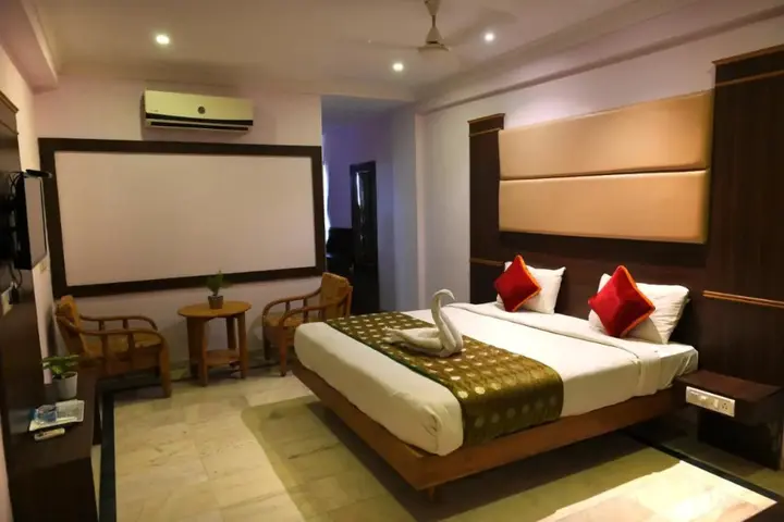 Пунди: Poppys S.E.T Residency Kumbakonam.