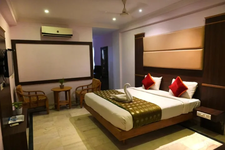 Пунди: Poppys S.E.T Residency Kumbakonam.