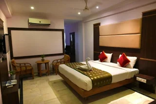 Пунди: Poppys S.E.T Residency Kumbakonam.