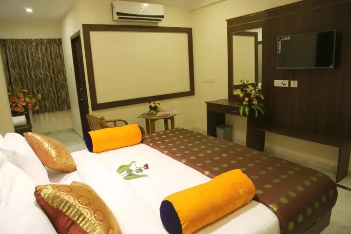 Пунди: Poppys S.E.T Residency Kumbakonam.