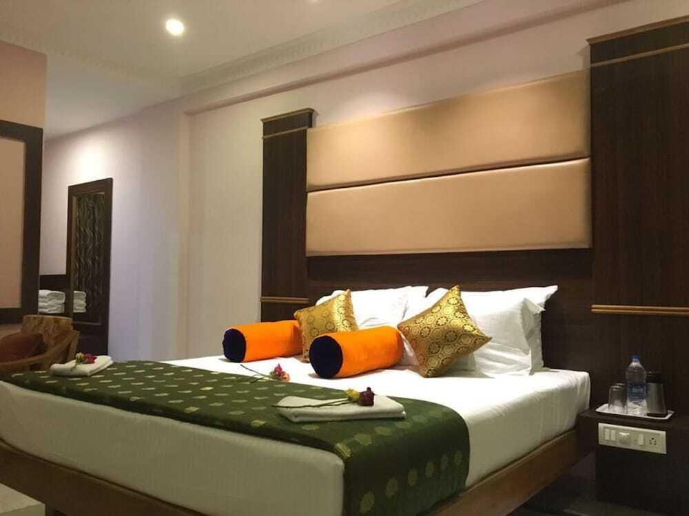 Пунди: Poppys S.E.T Residency Kumbakonam.