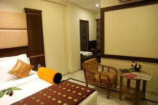 Пунди: Poppys S.E.T Residency Kumbakonam.