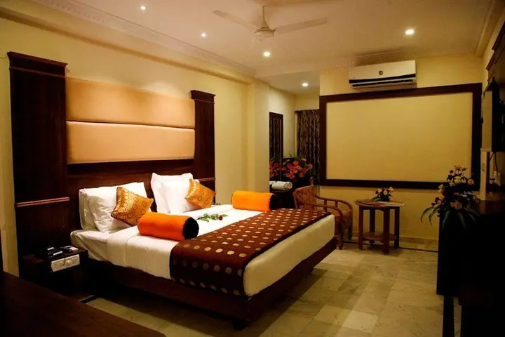 Пунди: Poppys S.E.T Residency Kumbakonam.
