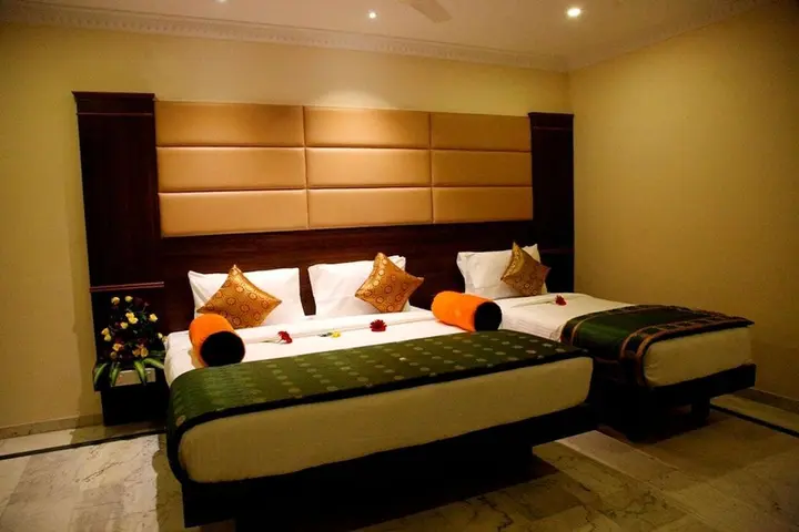 Пунди: Poppys S.E.T Residency Kumbakonam.