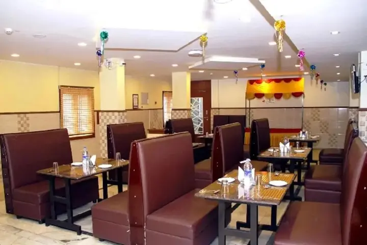 Пунди: Poppys S.E.T Residency Kumbakonam.