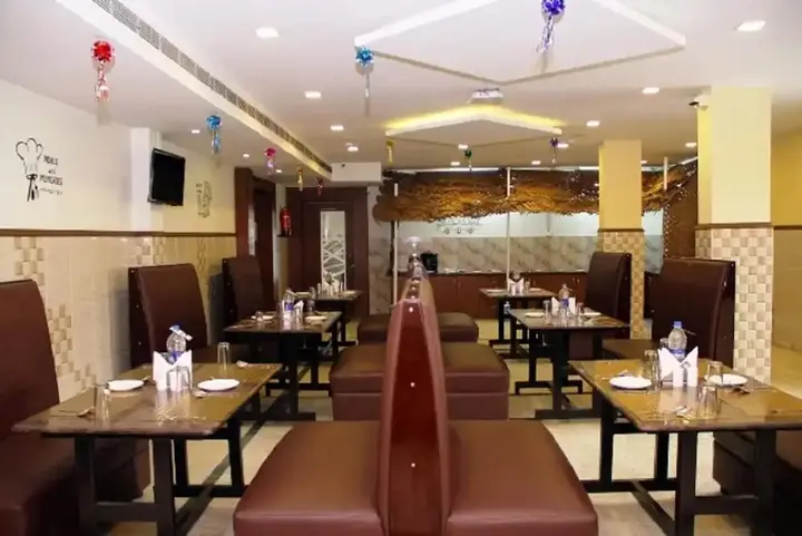 Пунди: Poppys S.E.T Residency Kumbakonam.