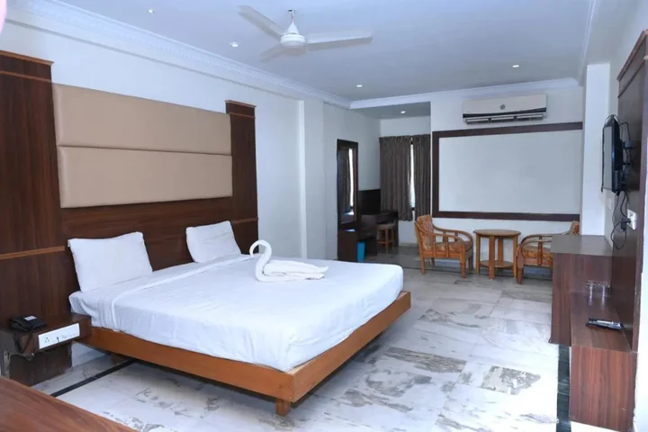 Пунди: Poppys S.E.T Residency Kumbakonam.