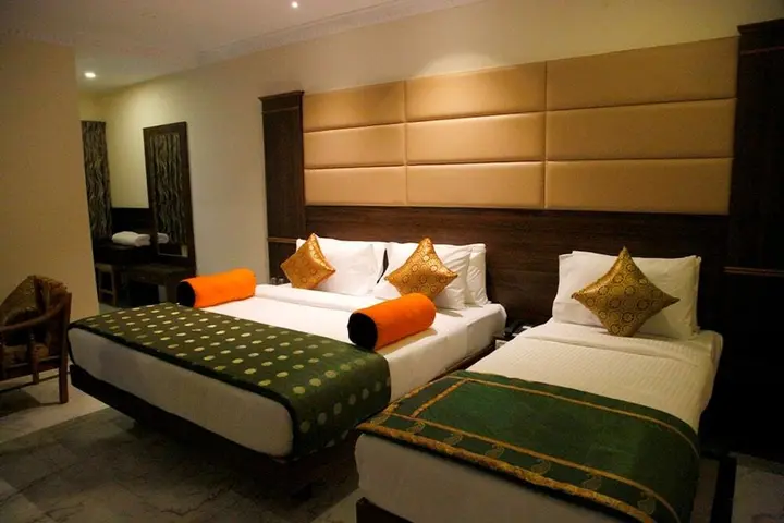 Пунди: Poppys S.E.T Residency Kumbakonam.