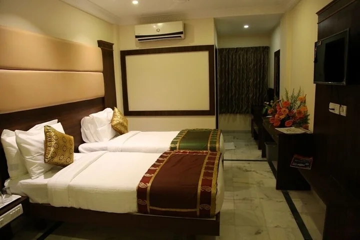 Пунди: Poppys S.E.T Residency Kumbakonam.