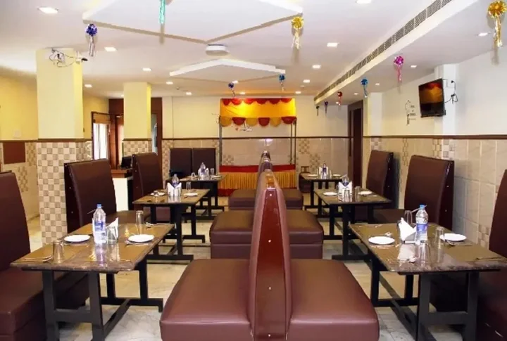 Пунди: Poppys S.E.T Residency Kumbakonam.