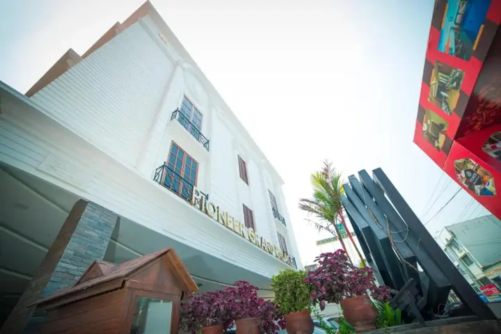 Eraniel: Hotel Pioneer Grand Palace