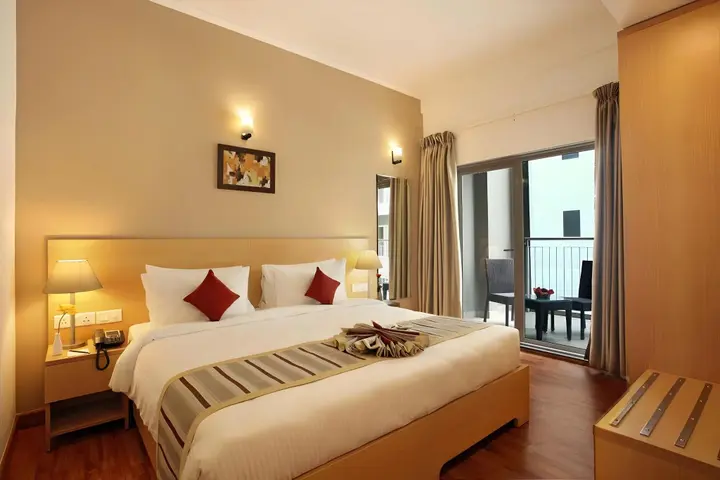 Эрамаллур: Starlit Suites