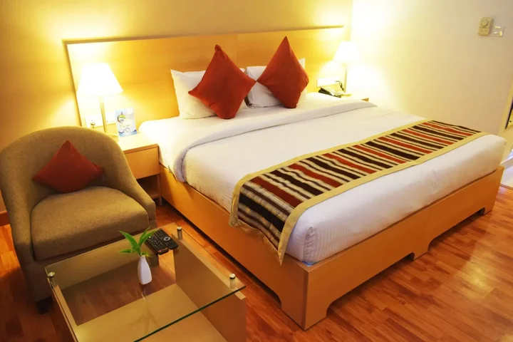 Эрамаллур: Starlit Suites