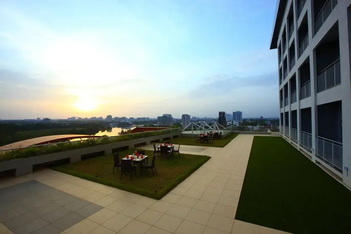 Эрамаллур: Starlit Suites